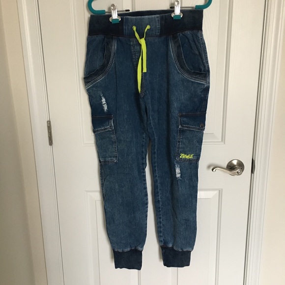 ZUMBA Get Faded Denim Dance Cargo Capri Pants, M - Picture 4 of 8